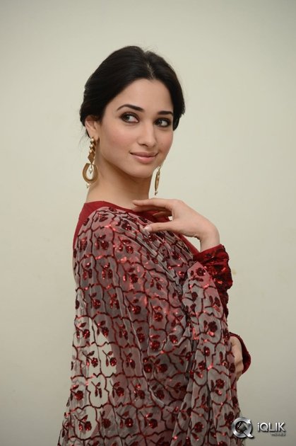 Tamannaah-at-Speedunnodu-Movie-Audio-Launch